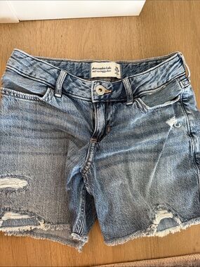 abercrombie kids light blue distressed denim shorts size 9-10